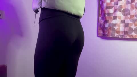 Snapshot of stellaph chatting on 12/18/25, 05:46 Stellaph online show from 12/18/25, 05:46