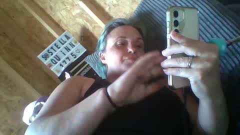 Snapshot of stellaquinn1775 chatting on 12/17/25, 06:36 Stella online show from 12/17/25, 06:36