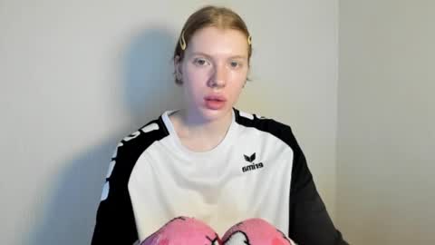 S T E L L A online show from 11/06/25, 10:05