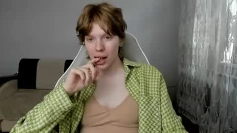 Snapshot of stellaswen chatting on 06/14/26, 11:01 S T E L L A online show from 06/14/26, 11:01