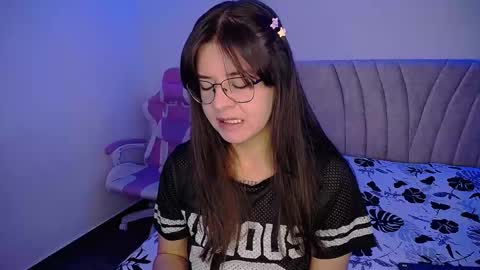 Snapshot of stepha_sweet chatting on 02/12/25, 05:48 Emma online show from 02/12/25, 05:48