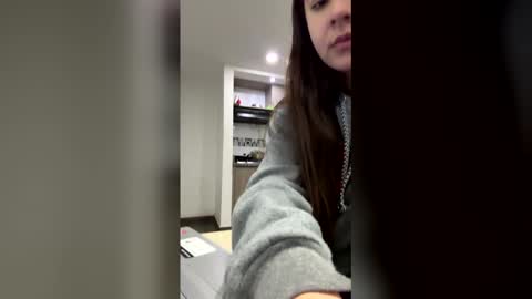 Emma online show from 12/21/25, 04:41