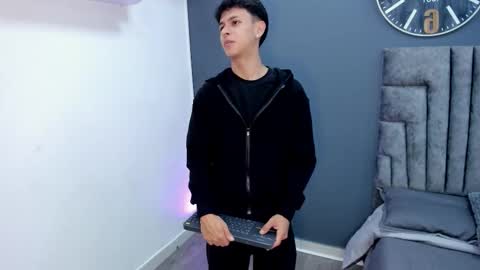 Stephane Rouss online show from 11/30/25, 08:46