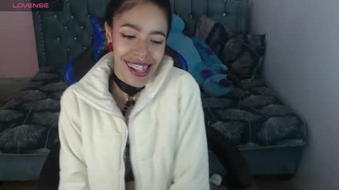 Stephania online show from 02/01/25, 01:41