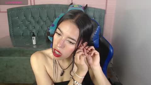 Stephania online show from 02/19/25, 01:28