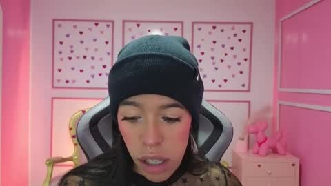 Stephania online show from 09/18/25, 11:34