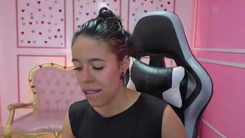 Stephania online show from 10/11/25, 11:42