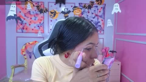 Stephania online show from 10/28/25, 11:47