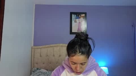 Snapshot of stephania_t chatting on 05/13/26, 02:47 Stephania online show from 05/13/26, 02:47