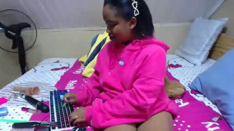 Snapshot of stephaniafa chatting on 12/19/24, 04:13 perfectly imperfect girl online show from 12/19/24, 04:13