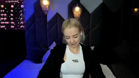 Snapshot of stephanie_sea chatting on 02/10/25, 01:55 Stephanie Sea online show from 02/10/25, 01:55