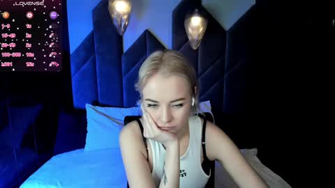 Snapshot of stephanie_sea chatting on 02/18/25, 05:21 Stephanie Sea online show from 02/18/25, 05:21