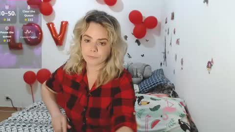 Snapshot of stephaniewild chatting on 05/19/26, 08:53 Stephanie online show from 05/19/26, 08:53