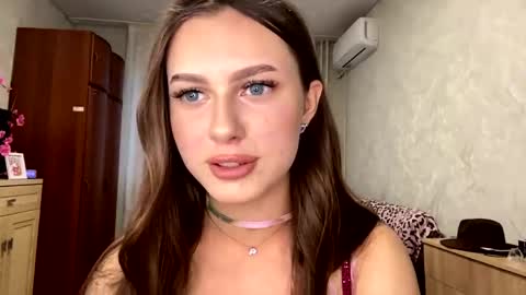 Snapshot of stephaniflicek chatting on 06/08/26, 03:45 Stephani online show from 06/08/26, 03:45
