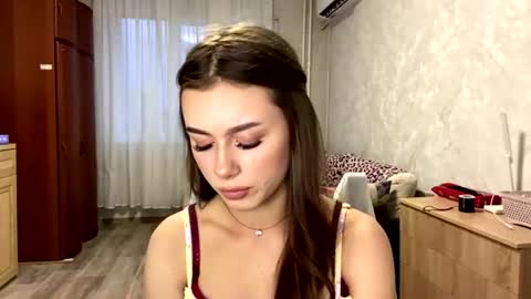 Snapshot of stephaniflicek chatting on 06/17/26, 04:19 Stephani online show from 06/17/26, 04:19
