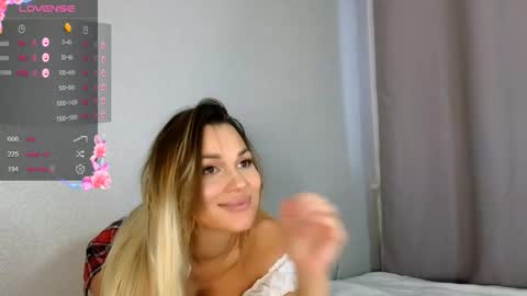 Stephany online show from 12/03/25, 02:52