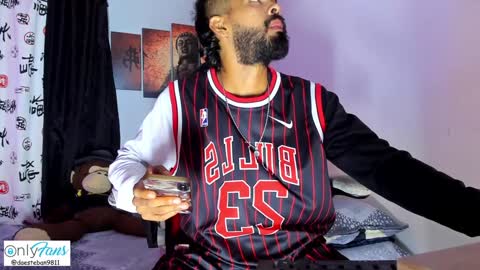 Snapshot of stephenbrown_ chatting on 01/07/25, 11:35    ................     online show from 01/07/25, 11:35