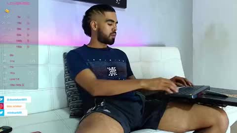 Snapshot of stephenbrown_ chatting on 02/19/25, 04:23    ................     online show from 02/19/25, 04:23