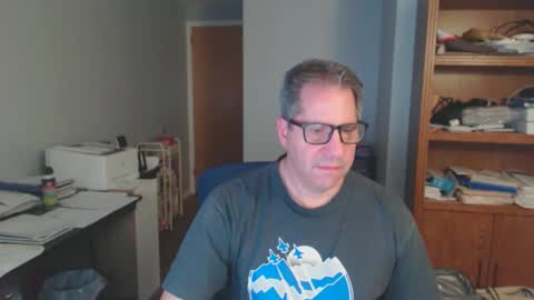 Snapshot of stephenhal9 chatting on 04/15/26, 04:52 stephenhal9 online show from 04/15/26, 04:52