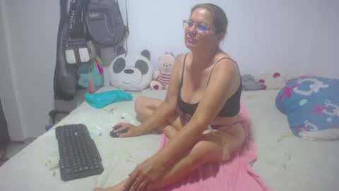 Snapshot of stepmom_slut_50_ chatting on 03/08/25, 07:20 Angie mature online show from 03/08/25, 07:20