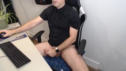 steve_oo8 online show from 12/19/24, 04:13