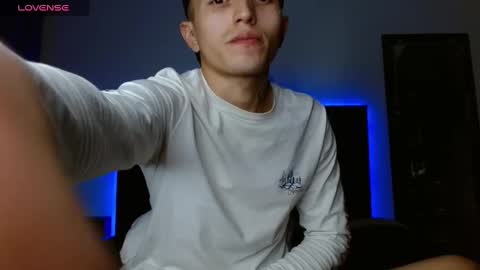 Snapshot of stivent777 chatting on 03/12/25, 02:41 stiven tellez online show from 03/12/25, 02:41