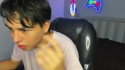 Stiwen online show from 10/02/25, 03:52