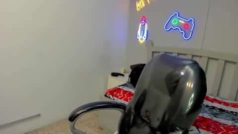 Stiwen online show from 10/24/25, 01:40