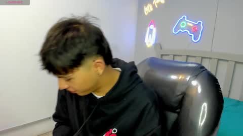 Stiwen online show from 11/07/25, 01:55