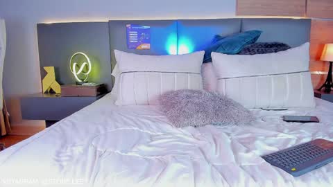 Stone Lee  online show from 12/30/24, 04:31