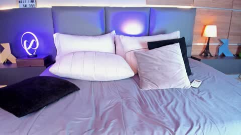 Stone Lee  online show from 02/05/25, 11:23