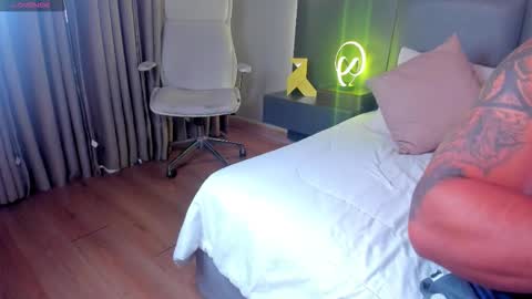 Stone Lee  online show from 10/11/25, 11:53