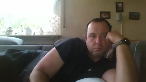 stoned1983 online show from 12/05/25, 08:12