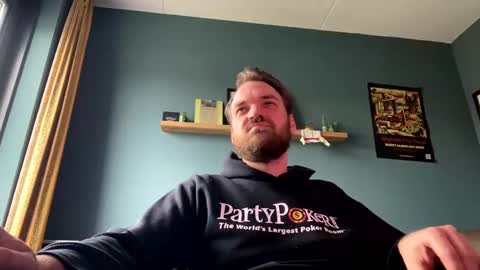 Snapshot of stonednboner chatting on 12/27/24, 01:18 Stonerboner online show from 12/27/24, 01:18