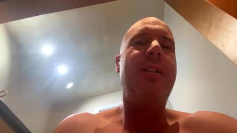 Stoodley22 online show from 11/03/25, 05:42