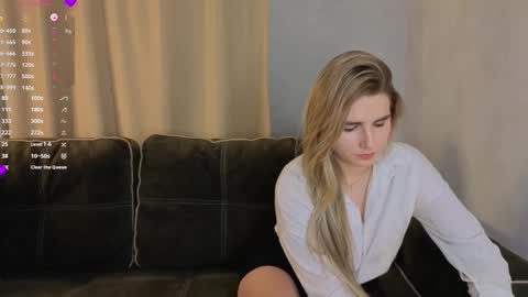 Luna online show from 01/17/26, 05:05