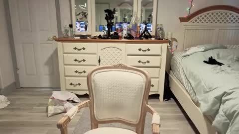 str8whiteboy21 online show from 12/13/25, 08:14