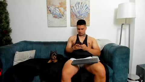 Snapshot of straight__friends chatting on 04/19/26, 02:27 straight__friends online show from 04/19/26, 02:27
