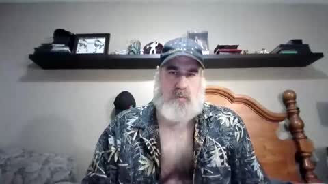 Straightbear4you online show from 10/15/25, 09:48