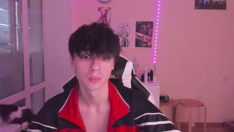 Snapshot of stralght_twinks chatting on 01/03/25, 06:33 Ray online show from 01/03/25, 06:33
