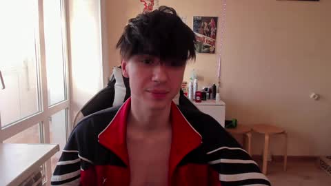 Snapshot of stralght_twinks chatting on 01/06/25, 09:41 Ray online show from 01/06/25, 09:41