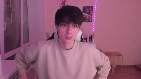 Snapshot of stralght_twinks chatting on 01/07/25, 03:46 Ray online show from 01/07/25, 03:46