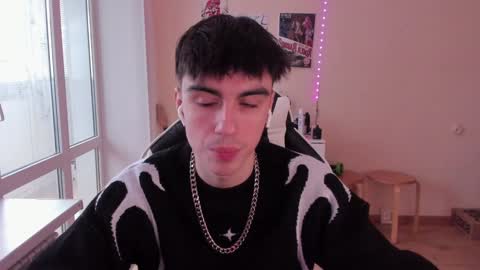 Snapshot of stralght_twinks chatting on 01/13/25, 07:43 Ray online show from 01/13/25, 07:43