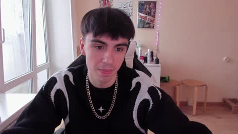 Snapshot of stralght_twinks chatting on 01/13/25, 10:47 Ray online show from 01/13/25, 10:47