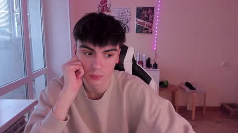 Snapshot of stralght_twinks chatting on 01/17/25, 01:24 Ray online show from 01/17/25, 01:24