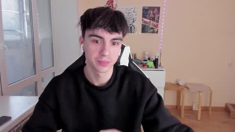 Snapshot of stralght_twinks chatting on 01/27/25, 07:45 Ray online show from 01/27/25, 07:45