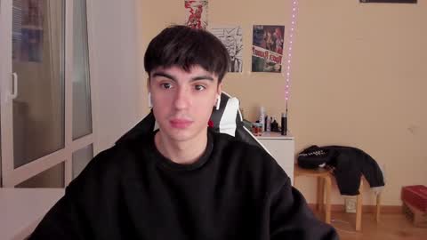 Snapshot of stralght_twinks chatting on 01/31/25, 02:28 Ray online show from 01/31/25, 02:28