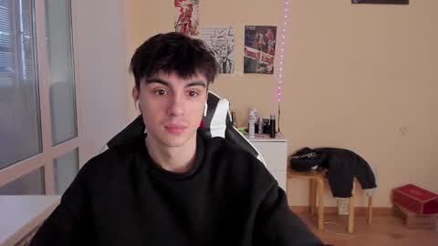 Snapshot of stralght_twinks chatting on 02/01/25, 01:51 Ray online show from 02/01/25, 01:51