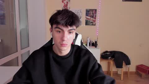 Snapshot of stralght_twinks chatting on 02/02/25, 02:34 Ray online show from 02/02/25, 02:34