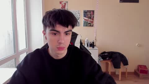 Snapshot of stralght_twinks chatting on 02/04/25, 12:33 Ray online show from 02/04/25, 12:33